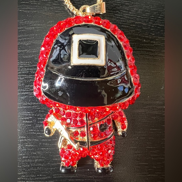 🎬 NWT! Squid Game Movie Crystal Necklace - Picture 2 of 8